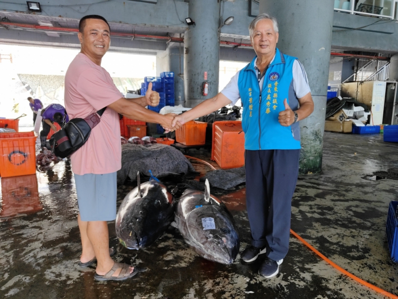 臺東黑鮪魚季｜議長吳秀華號召力挺在地產業，「漁發116號」首航九尾黑鮪報喜！