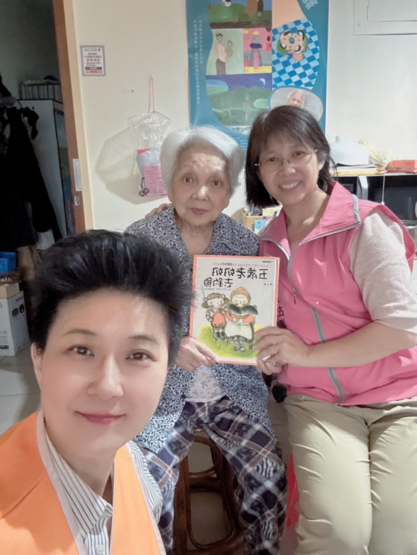 重返20歲｜到宅說繪本，花蓮縣五州公益協會，讓愛走進獨居長輩的心，讓獨居長輩返老還童！
