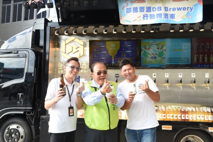 海風夏祭市集熱鬧登場　陳光復到場共襄盛舉 5月31日、6月1日兩天下午2時至晚間7時，活動現場搭配海風編織、露營椅與漁網扇DIY工作坊等活動，及大型藝術裝置與現場精彩表演，為遊客與在地居民帶來充滿驚喜的感官饗宴。