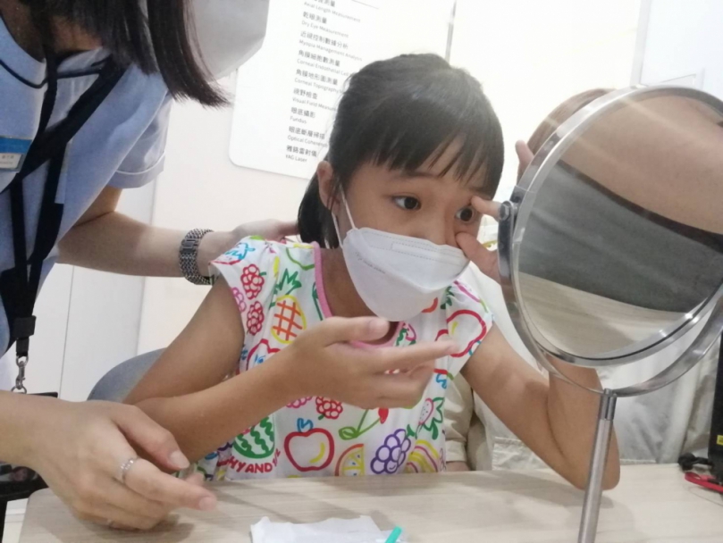 兒童視力不良且視差大 信賴眼科案例多 醫籲少用3C產品還要注意寫字姿勢