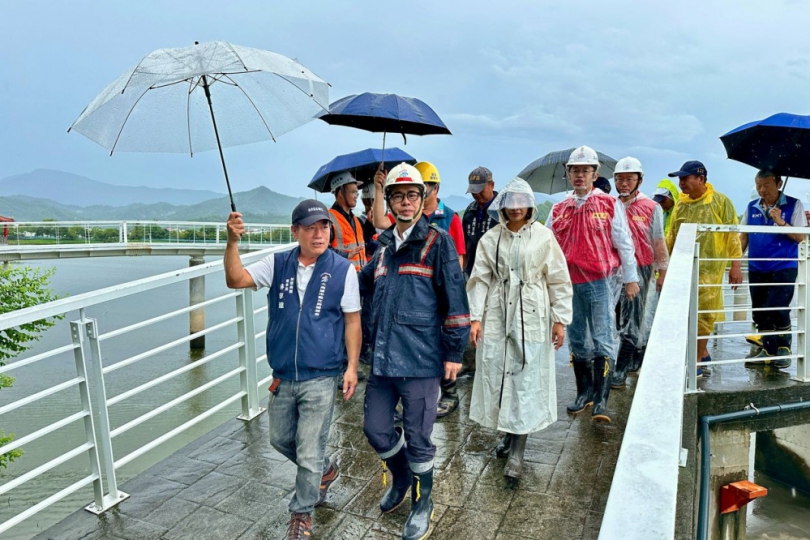 美濃湖清疏提升防洪效能丹娜絲來襲市長陳其邁前往視察