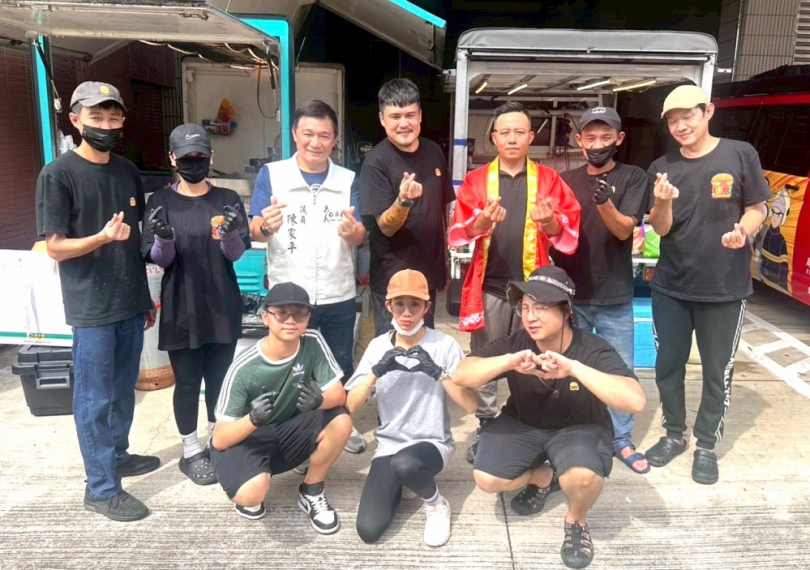 暖心馳援！嘉義市議員陳家平攜手「環島漢堡達人阿強」、「馬可家」、「野赤燒肉」慰勞第一線防救災英雄！