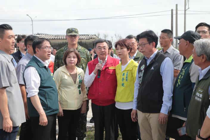 行政院長卓榮泰慰訪將軍區災民 黃偉哲爭取修繕補助重建家園