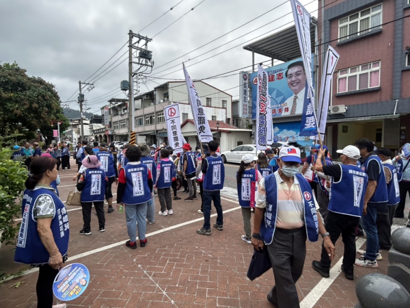 守護花蓮、寸步不讓｜傅崐萁、徐榛蔚率隊黃昏市場掃街拜票，藍軍齊心誓言：7月26日投下不同意，拒絕民進黨假罷免真鬥爭！