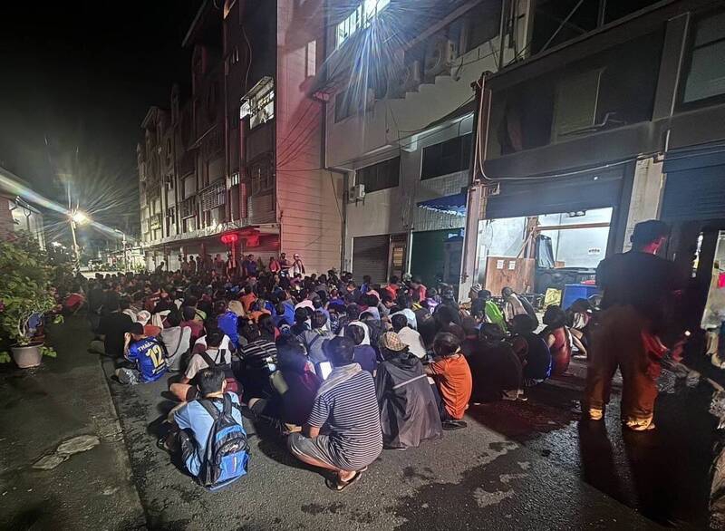高雄林園移工宿舍清晨火警 292人驚險逃生