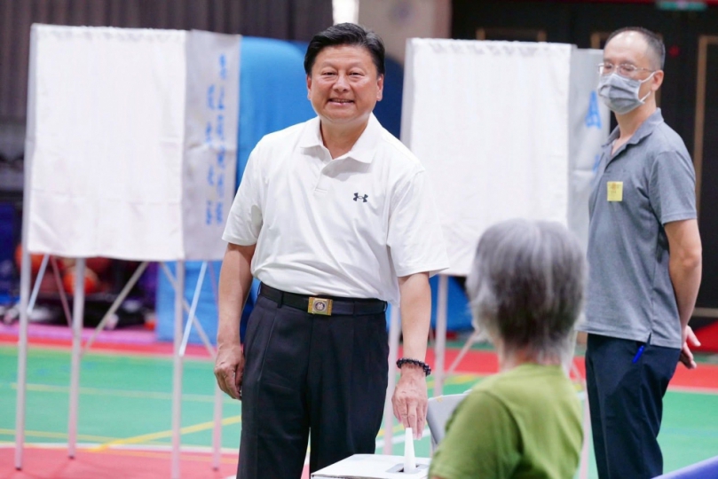 年年選舉是否讓臺灣安和樂利值得思考｜傅崐萁、徐榛蔚完成投票，拜託柯建銘這兩天不要講話，讓我們有一個寧靜的社會！