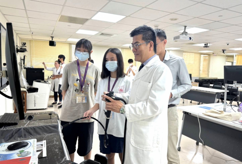 臺大醫院雲林分院醫學體驗營 臨床操作與職涯探索 獲高中生熱烈回響〜
