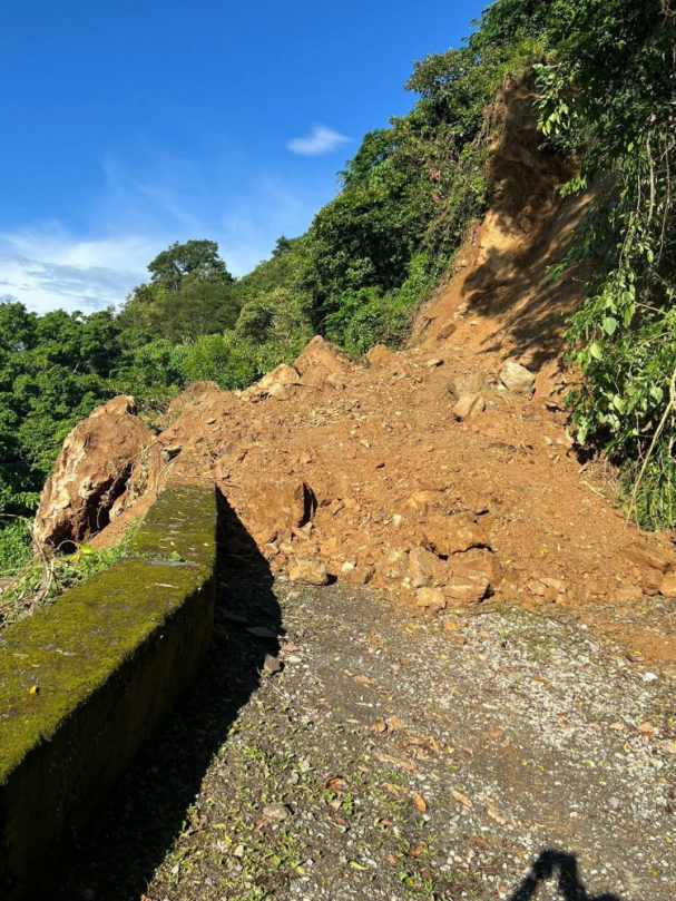 嚇死人了｜佐倉步道懸在山壁的巨石滑落