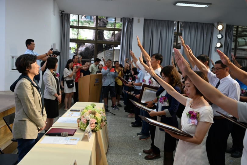 臺東縣114學年度校長暨園長布達｜15位連任國中小校長、14位轉任、7位新任、2位續任，以及1位新任幼兒園園長。