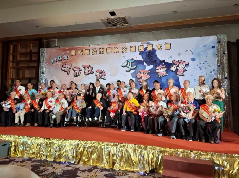 城市致敬，父愛無疆─馬公市29位模範父親齊聚百世多麗 共譜家風傳承新篇 【114年馬公市模範父親名單】朝陽里 鄭海涵、鎖港里 翁水能、興仁里 蔡清守、案山里 歐墻、虎井里 翁順孝、石泉里 樂漢昌、東文里 陳江水、光復里 薛光龍、光榮里 賴德溪、東衛里 呂永勇、烏崁里 洪連穆、風櫃里 顏有義、朝陽里 李鎌吉、安宅里 李忠雄、陽明里 呂格圓、重光里 陳壽全、西衛里 薛武川、重慶里 許進益、啟明里 蔡世寶、東文里 宋清標、中興里 洪光榮、鐵線里 蔡國屏、光榮里 林永敬、菜園里 黃細位、五德里 吳吉聰、