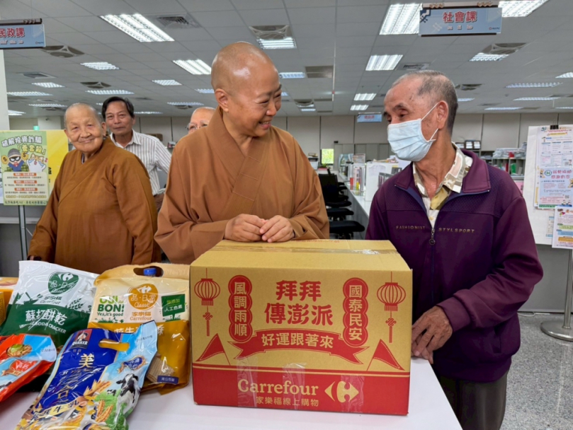 防災先送愛　屏縣府與慈善團體陪伴受災居民迎颱