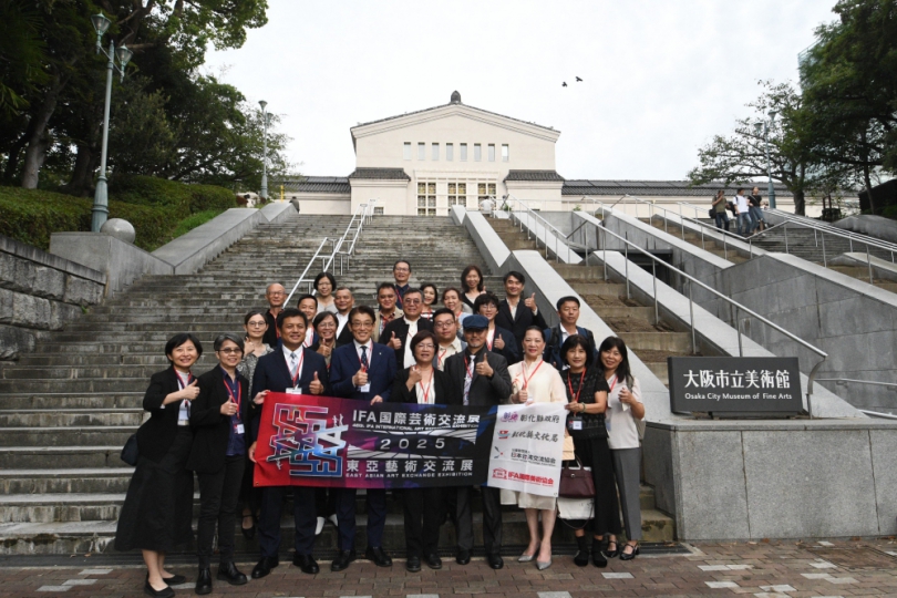 「2025年東亞藝術交流展」在日本大阪市立美術館開幕。（照片縣府提供）
