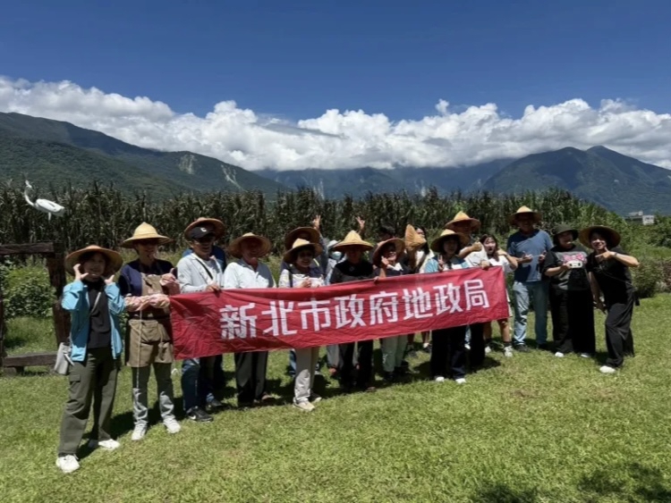 就是不一樣｜花蓮縣櫻田野養生休閒農莊遠近馳名，新北市政府地政局組團前往體驗火龍果醬DIY。