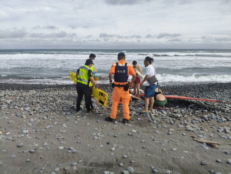 衝浪受傷無法返岸|臺東海巡消防聯手馳援平安上岸