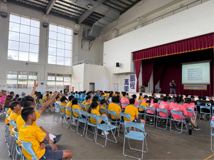 踴躍提問。反應熱烈|臺東縣警察局少年警察隊前往復興國小校園反毒、識詐宣導。