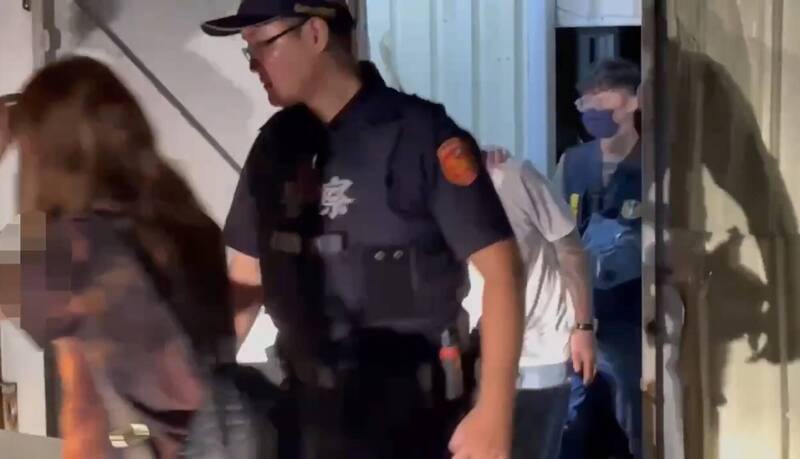 高雄歇業小吃部變身毒趴KTV 警攻堅逮38名越籍男女