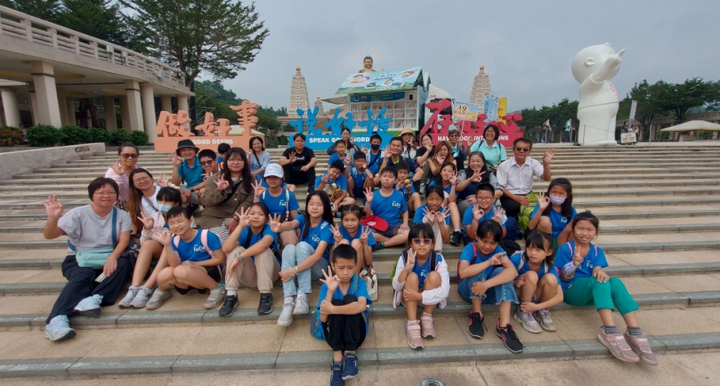 永靖鄉福德國小校長卓鴻賓,帶領40名親師生抵達高雄佛光山。(照片福德提供)