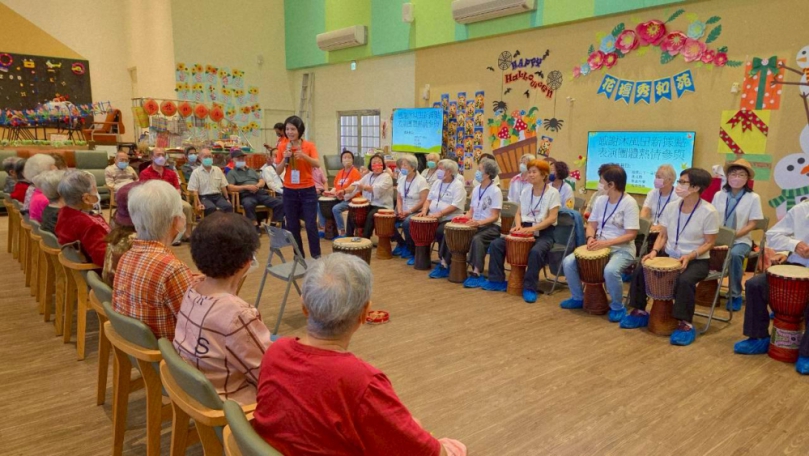 台中「沐風」24名長輩至花壇「秀和苑」日照「樂齡交流」。（照片秀和苑提供）