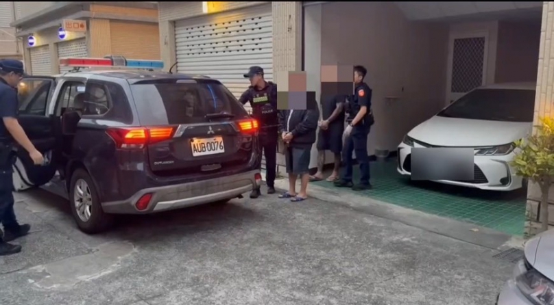 女子汽車旅館內昏迷後不治｜花警逮捕2男起獲毒品送辦