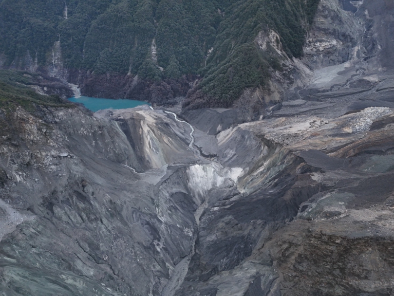馬太鞍溪堰塞湖NO.3｜無人機空拍觀測，已溢流沖刷並消失，河道恢復為一般流路。