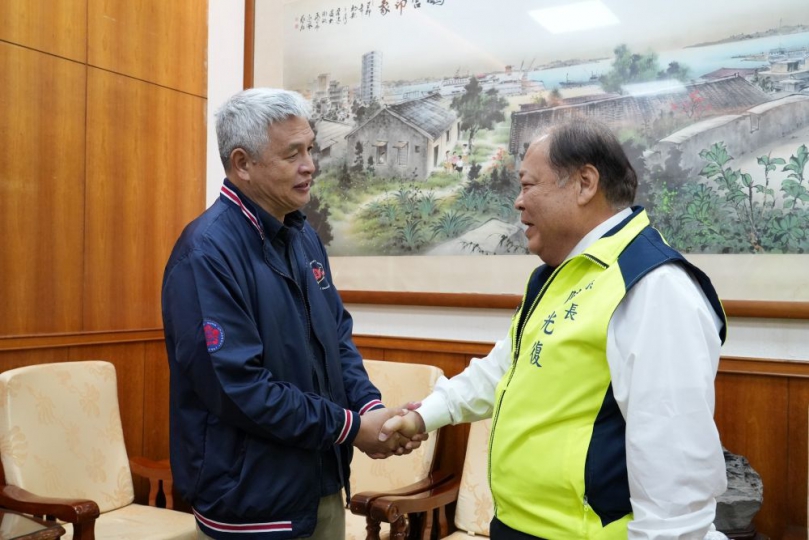 澎科大新任校長李文熙拜會縣府 深化合作共創澎湖競爭力 李校長期盼未來能強化澎湖與臺南之間的文化連結,促進人才交流與城際合作,讓澎湖不只在海洋、觀光領域具有特色,更能在科技、文化面向展現競爭力。