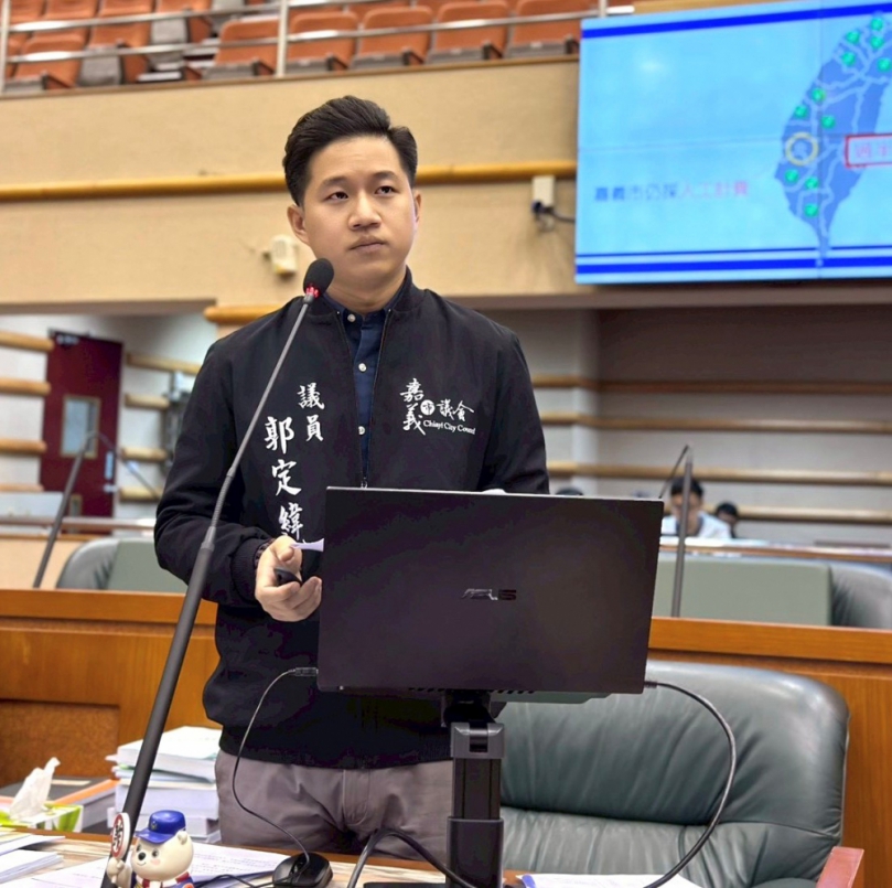 智慧城市路邊停車依賴人力巡收 嘉市議員質詢應導入智慧停車系統