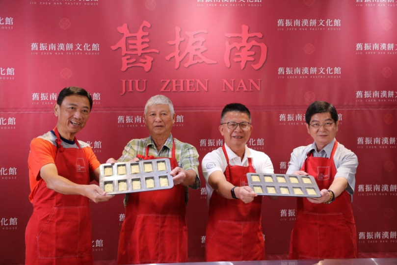 大寮區公所、大寮區農會攜手舊振南餅店跨界創新成果為「2025大寮紅豆花田季」揭開序幕