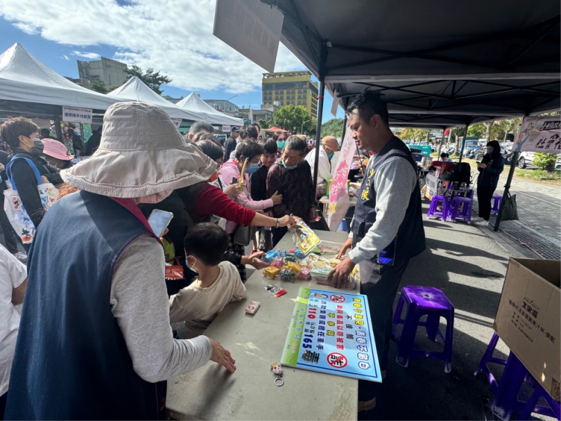 臺東縣警察局少年隊|至國際身心障礙者日公益園遊會設攤宣導