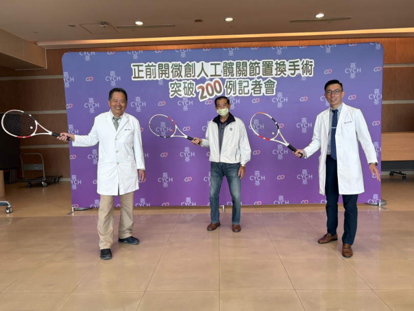 嘉基【正前開微創人工髖關節置換手術】突破200例 82歲陳男得以重返網球場 雙側同時手術成果亮眼 技術國際接軌