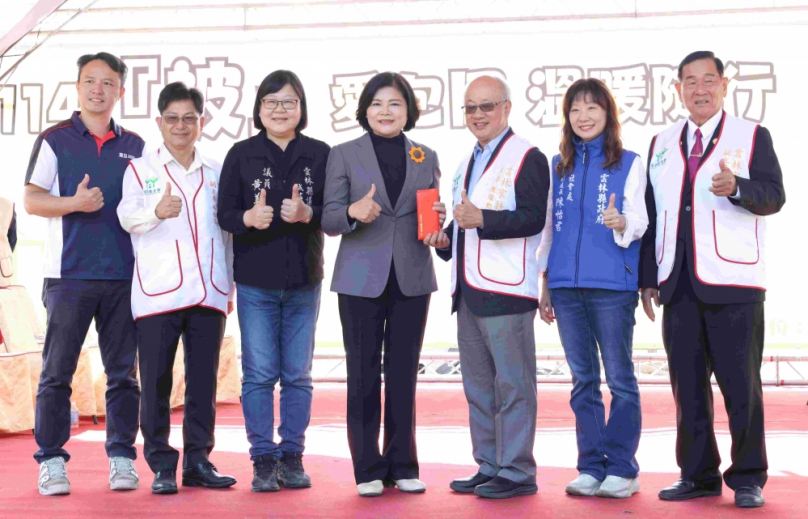 雲林家扶歲末公益園遊會登場 企業與各界愛心齊聚送暖 60個免費攤位提供扶助家庭歡樂團聚 盡情品嘗美食、享受遊戲 氛氛熱絡!