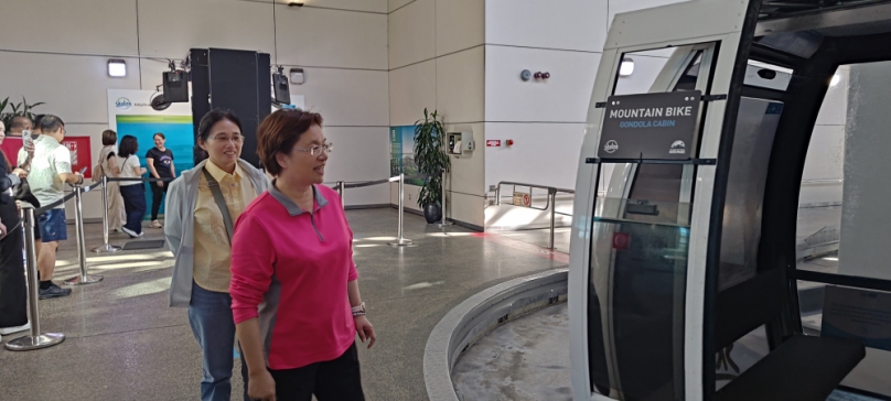 王縣長參訪團體驗紐西蘭「羅托魯瓦」市登山纜車。(照片縣府提供)