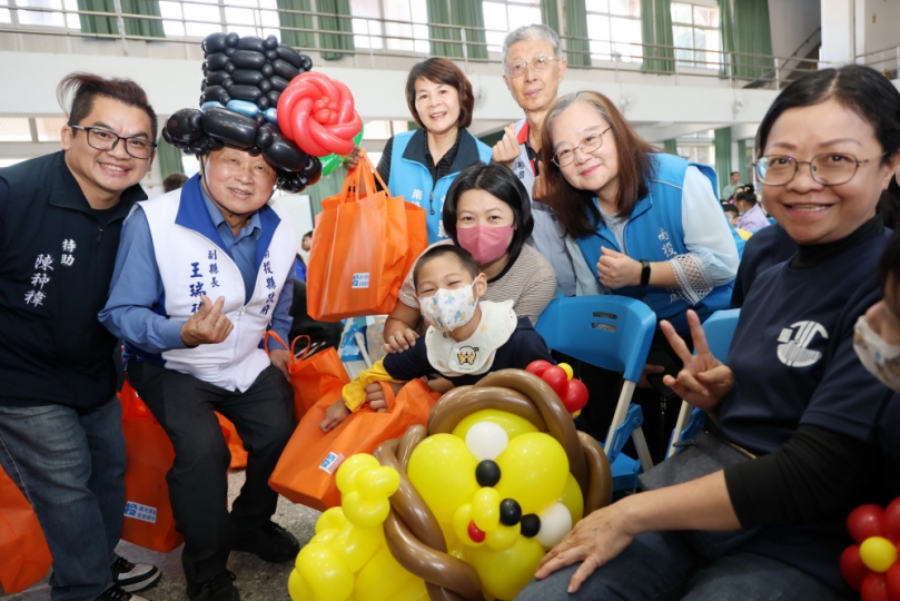 慢飛天使歡聚慶耶誕 王副縣長溫馨送禮獻祝福