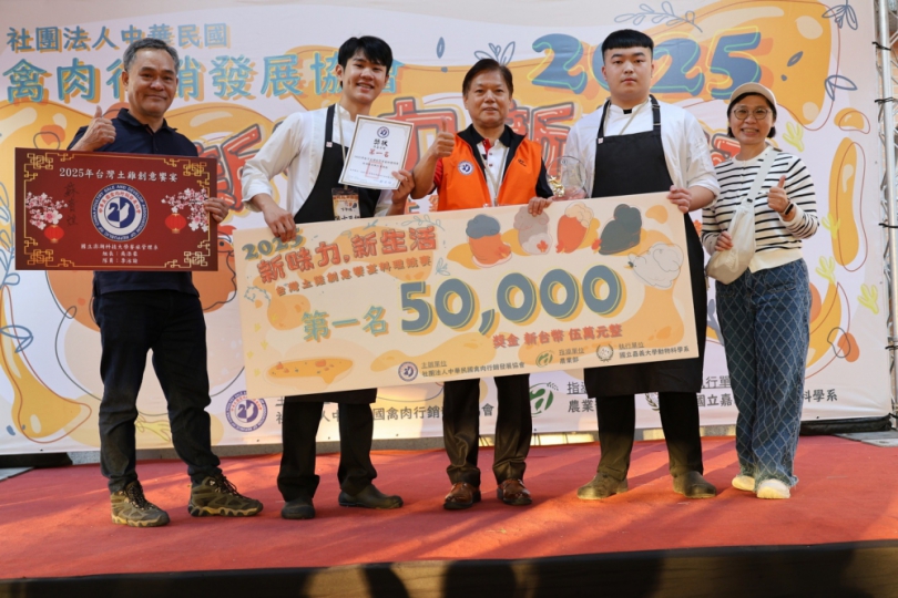 第二屆臺灣土雞創意饗宴料理賽 「競賽選手產品品評與媒合交流 首獎:國立澎湖科大芋皇酥雞球、客香米糕雞