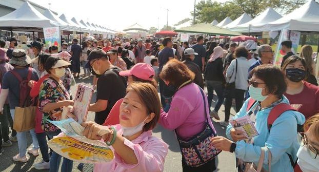 陳其邁主持大寮花田季開幕活動並化身最佳代言人