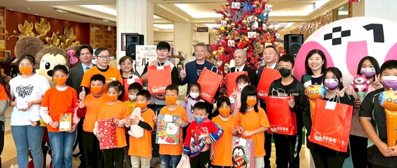 嘉義耐斯王子大飯店第19屆「聖誕心願卡認領」公益活動 攜手市政府及來自各界愛心 僅花3天完成募集孩子們耶誕禮物心願〜