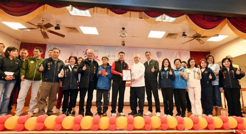 善心傳愛 竹南鎮舉辦弱勢家庭寒冬送暖 縣長鍾東錦感謝各界傳愛讓苗栗更溫暖