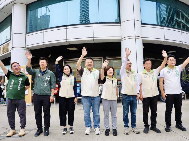 高市議會南方問政聯盟連署搶救憲法法庭設「電子連署站」