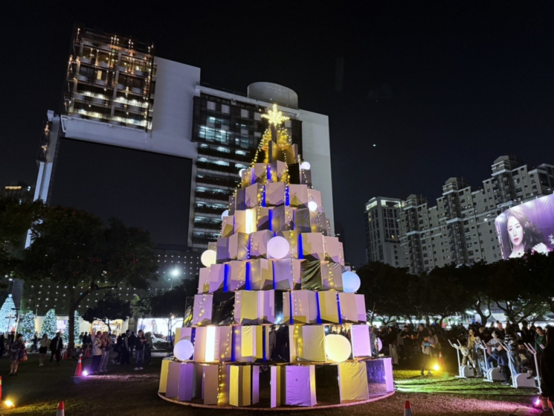 歡度耶誕幸福時光!台中好聖誕9米主燈「聚.光」今點燈 聖誕野餐日溫馨揭幕