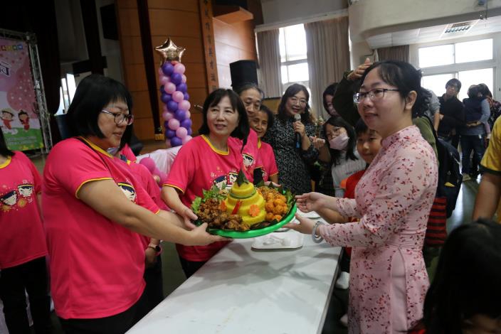 南市家庭教育中心辦「甜蜜蜜家庭日」迎冬至 新住民家庭共聚多元溫馨佳節