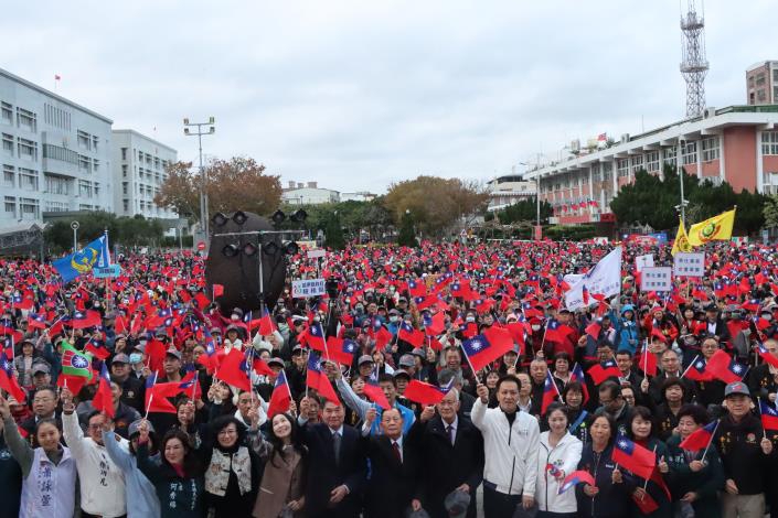 苗栗縣元旦升旗 「馬年旗開旺，苗栗願景亮」縣長鍾東錦 象徵奔馳向前、共創幸福苗栗