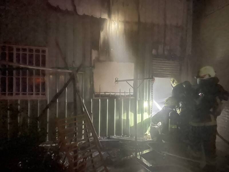 高市大社區鐵皮民宅暗夜惡火夫妻一死一傷