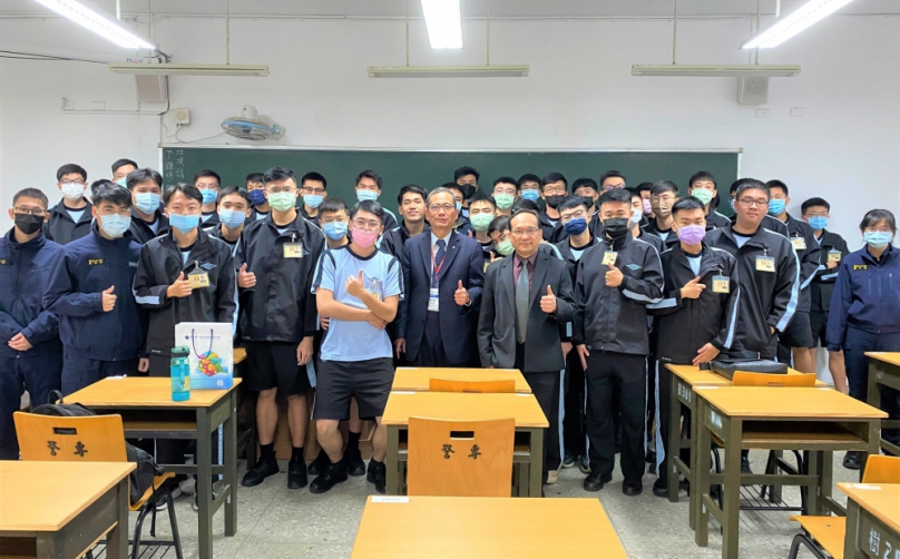 警界孔子高哲翰講座教授點評「國學才子」開運達人楊登嵙國師合作企業財團橫跨國際