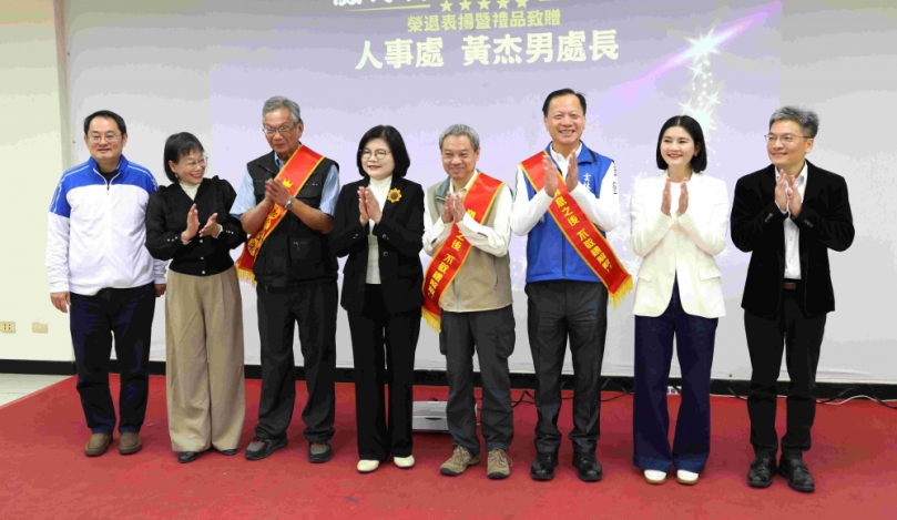 雲林縣政府導入《地方創生》經驗 新人事上任提升治理量能 致贈紀念品感謝退休同仁任內辛勞付出!