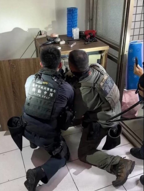 詐團假冒投資名人撈上億刑事局逮26人查獲毒品