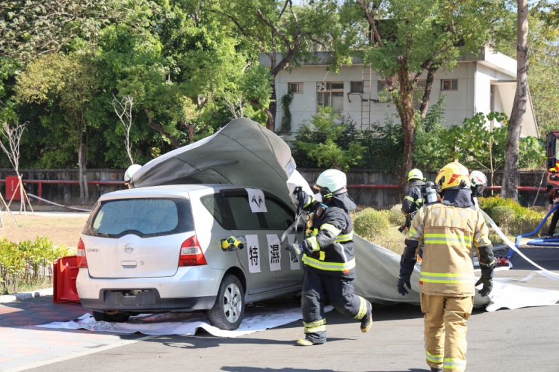 南投縣119擴大防災演習副縣長王瑞德視導 展示電動車新式滅火器材 強化春節救災量能