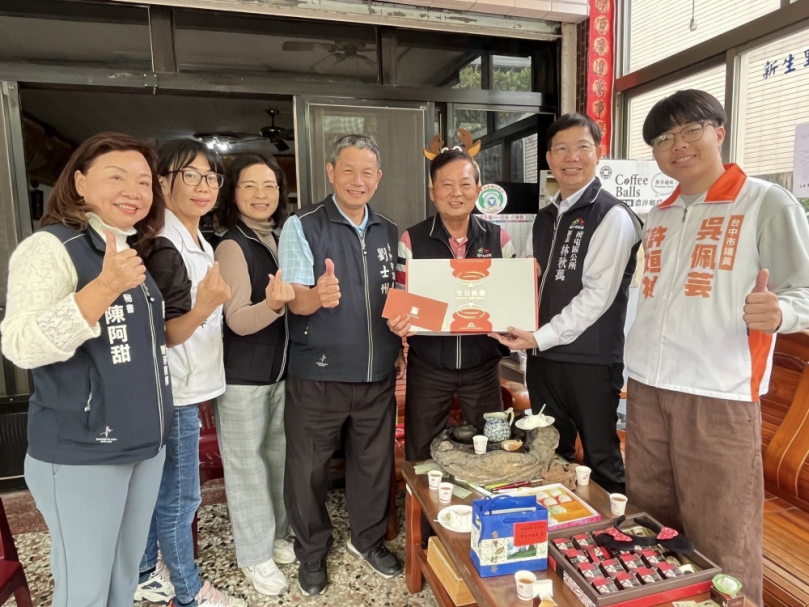 溫馨生日饗宴 新生里里長盧坤炳