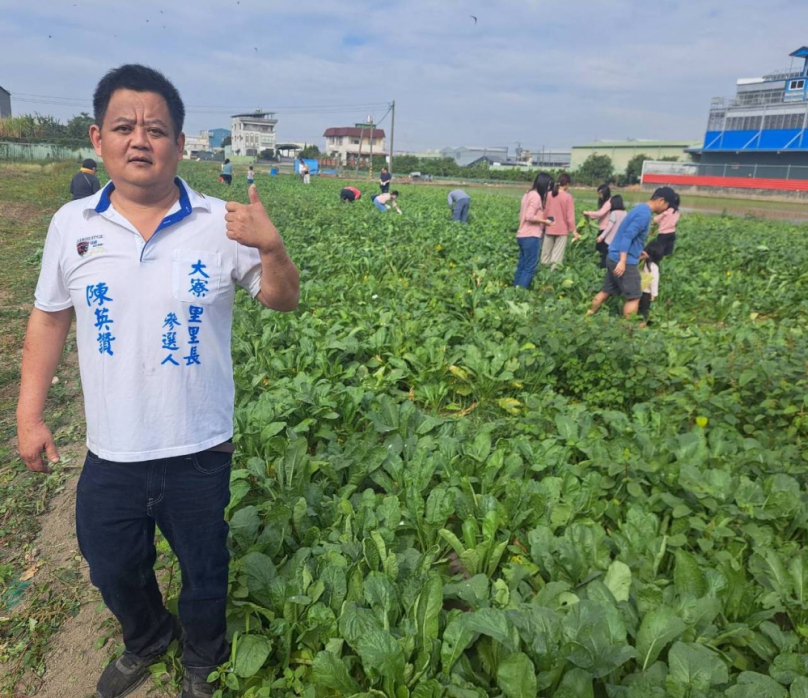 大寮區大寮里里長參選人陳英讚舉辦拔蘿蔔活場