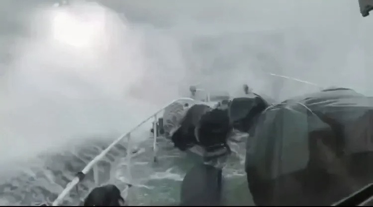 花蓮墜海F16戰鬥機｜沉在2500公尺海底，國外打撈公司萬事俱備，海象轉好立即啟動打撈作業！