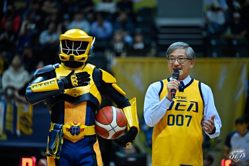 法務部調查局陳白立局長開球 盼全民提高警覺 化身「打詐.反毒」達人