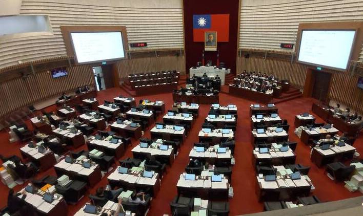 高市議會臨時會2.5天清點流會3次